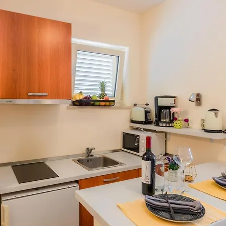 Apartel Park Osejava Макарска