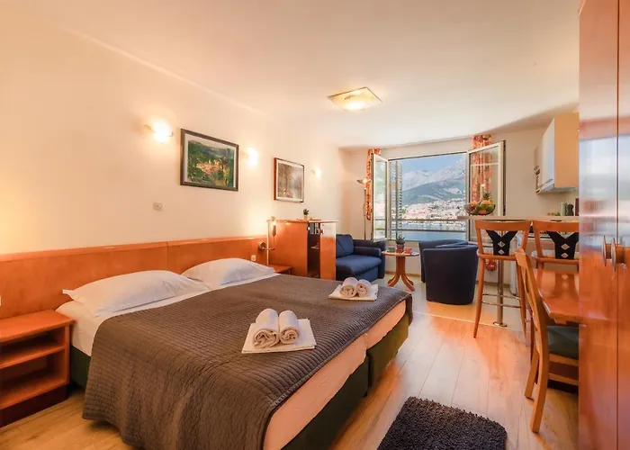 Apartel Park Osejava Гостьовий будинок Макарська